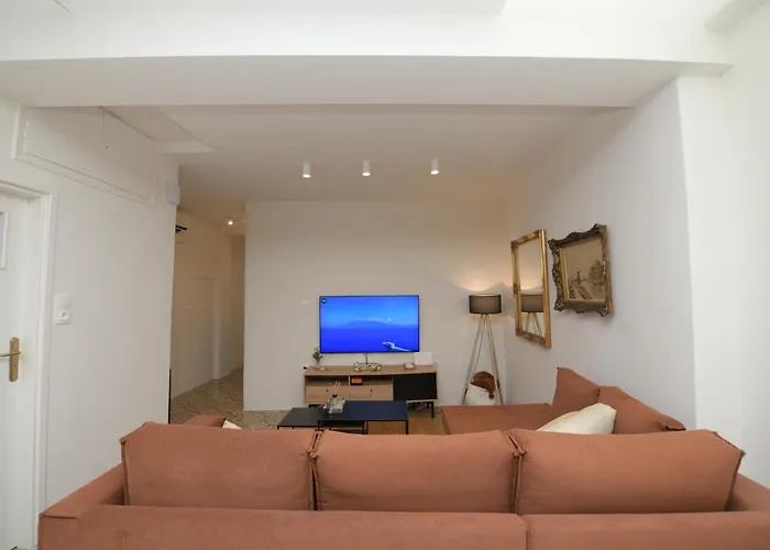 Апартаменты Basoula House *