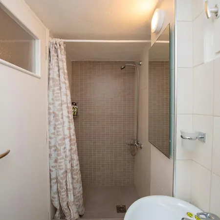 Apartman Basoula House *