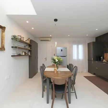 Basoula House Apartman *